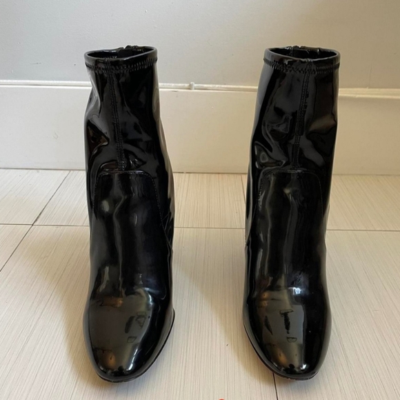 I AM SELLING A WOMAN BLACK BOOTIE - Picture 3 of 4